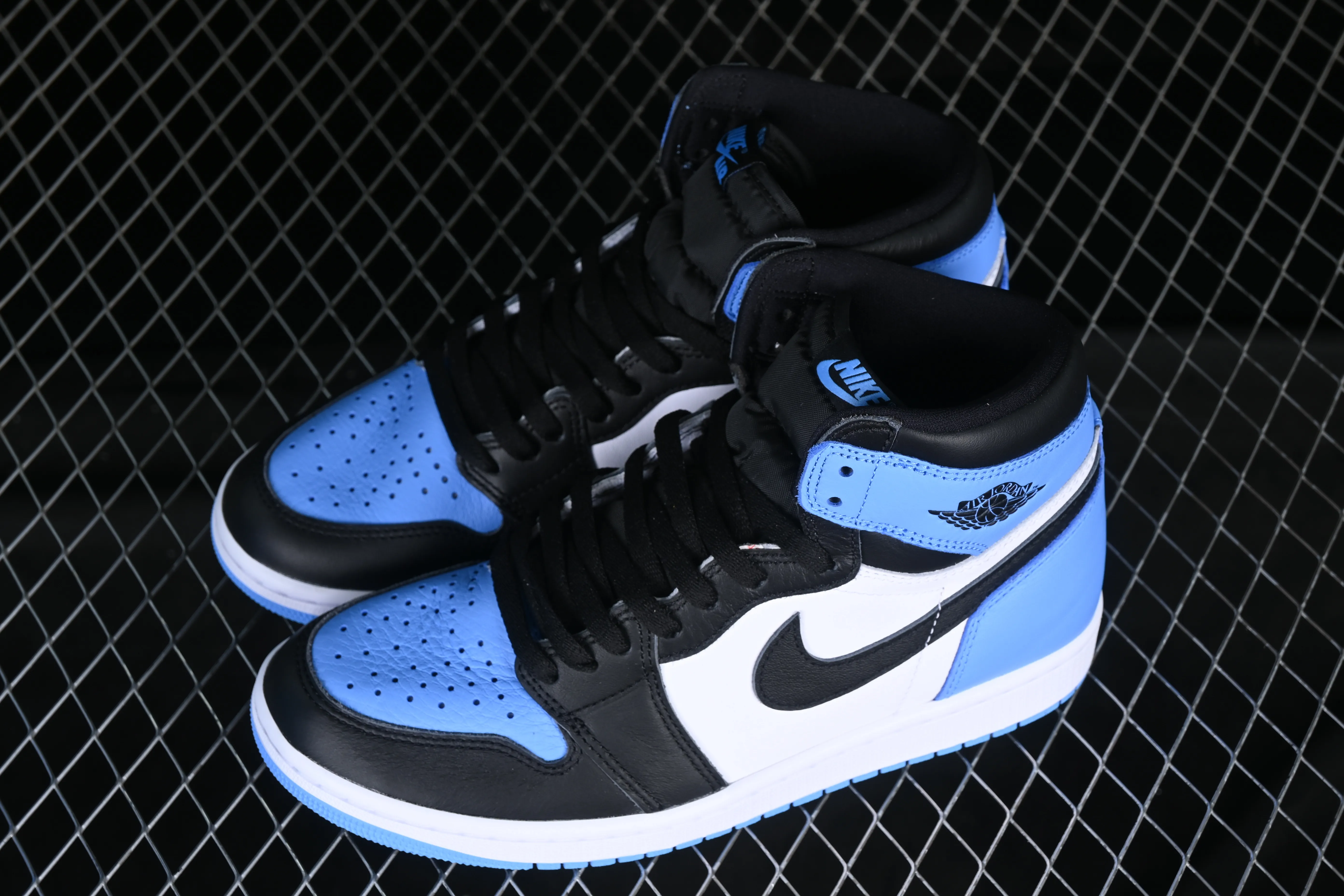 All categories Air Jordan Jordan series basketball shoes Air Jordan 1 High LJR version Air Jordan 1 High OG "UNC Toe" AJ1 Joe 1 black and blue toe DZ5485-400